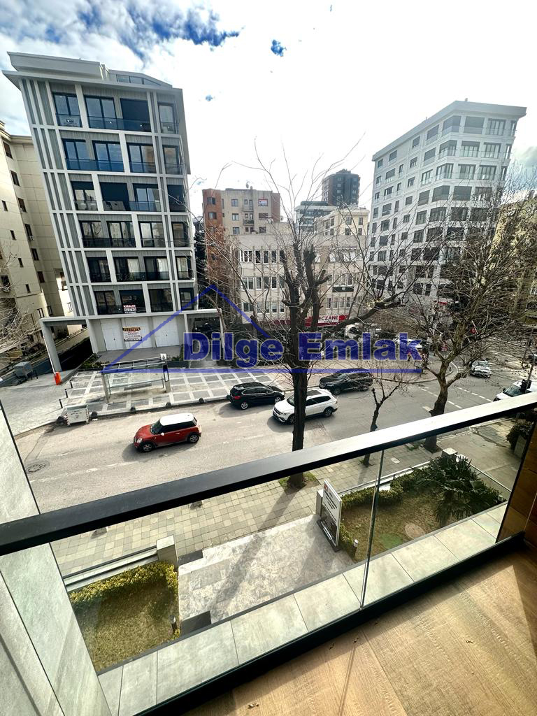 Göztepe Bağdat Caddesine Yakın… 4+1 Balkonlu 7 Yıllık Binada Satılık Daire
