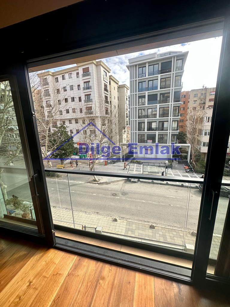 Göztepe Bağdat Caddesine Yakın… 4+1 Balkonlu 7 Yıllık Binada Satılık Daire