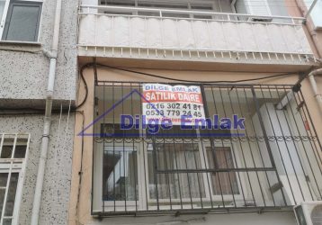 Üsküdar Sultantepe Caddeye yakın balkonlu 2+1 Satılık daire